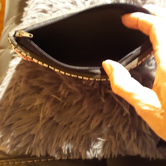 Hand beaded clutch - Picture 2 of 3